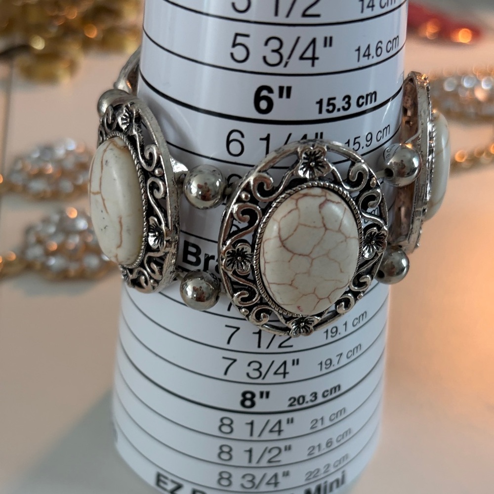 Beautiful Silver and White Stone Stretch bracelet - Picture 6 of 6